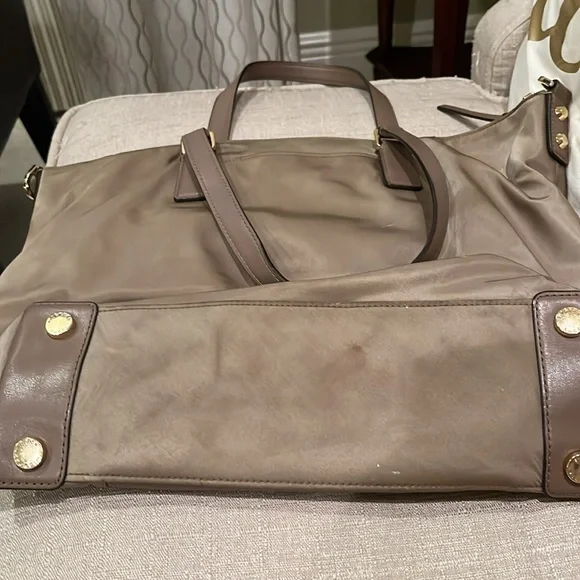 MICHAEL KORS bag large tan:khaki color so much room ! - Picture 9 of 12
